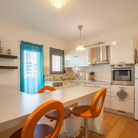 Airport & Mall Apartment