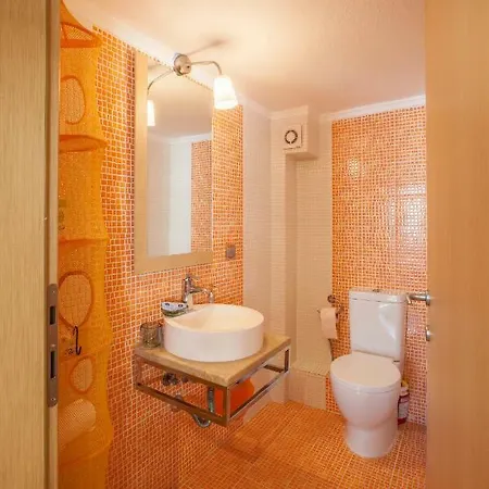 Airport & Mall Apartment