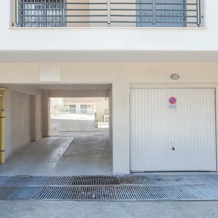 Airport & Mall Apartment *