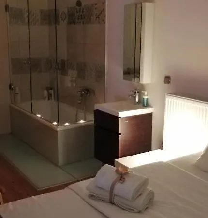 Airport & Mall Apartment *